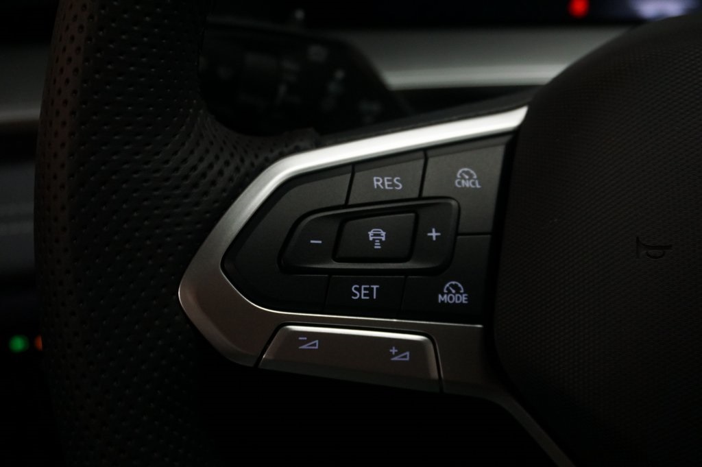 2025 Volkswagen Tiguan SE R-Line Black photo 20