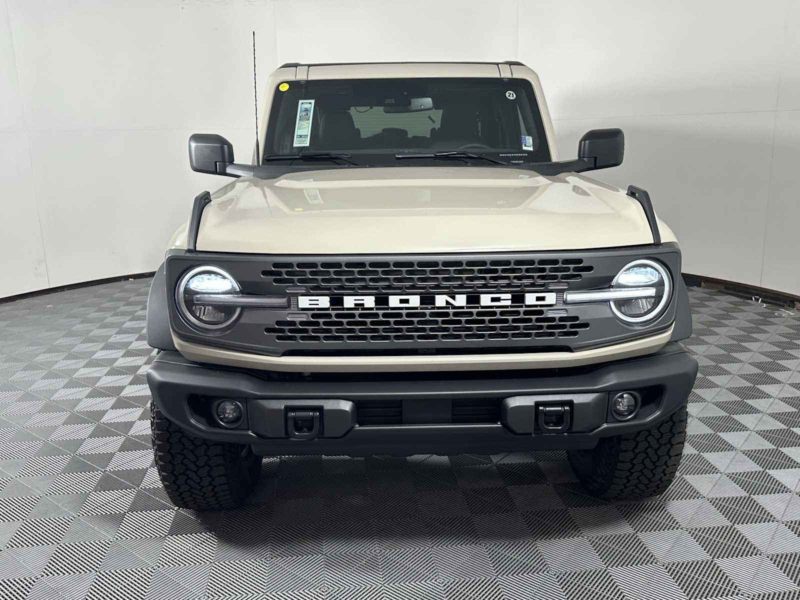 2025 Ford Bronco Badlands photo 2