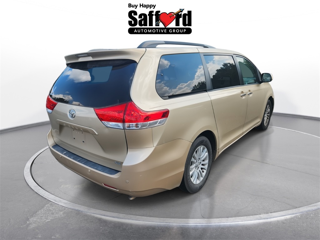 2014 Toyota Sienna XLE photo 8