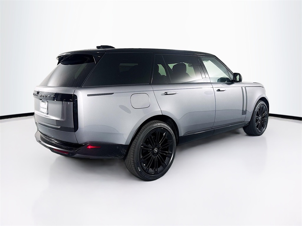 2025 Land Rover Range Rover SE photo 3