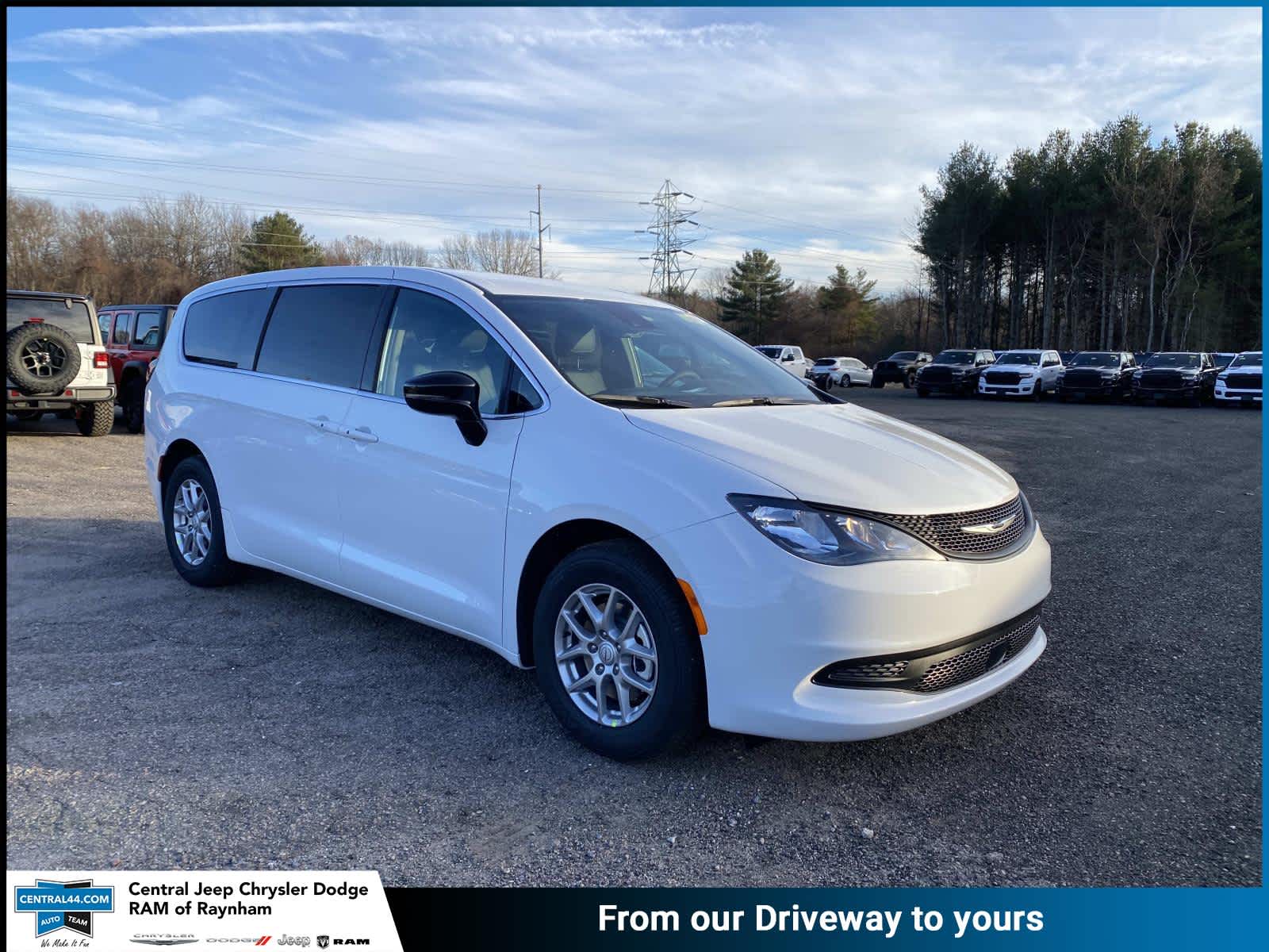 2026 Chrysler Voyager LX's photo