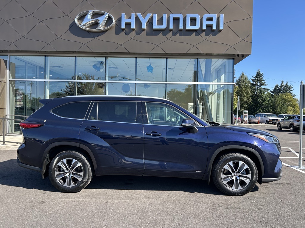 2022 Toyota Highlander Hybrid XLE photo 4