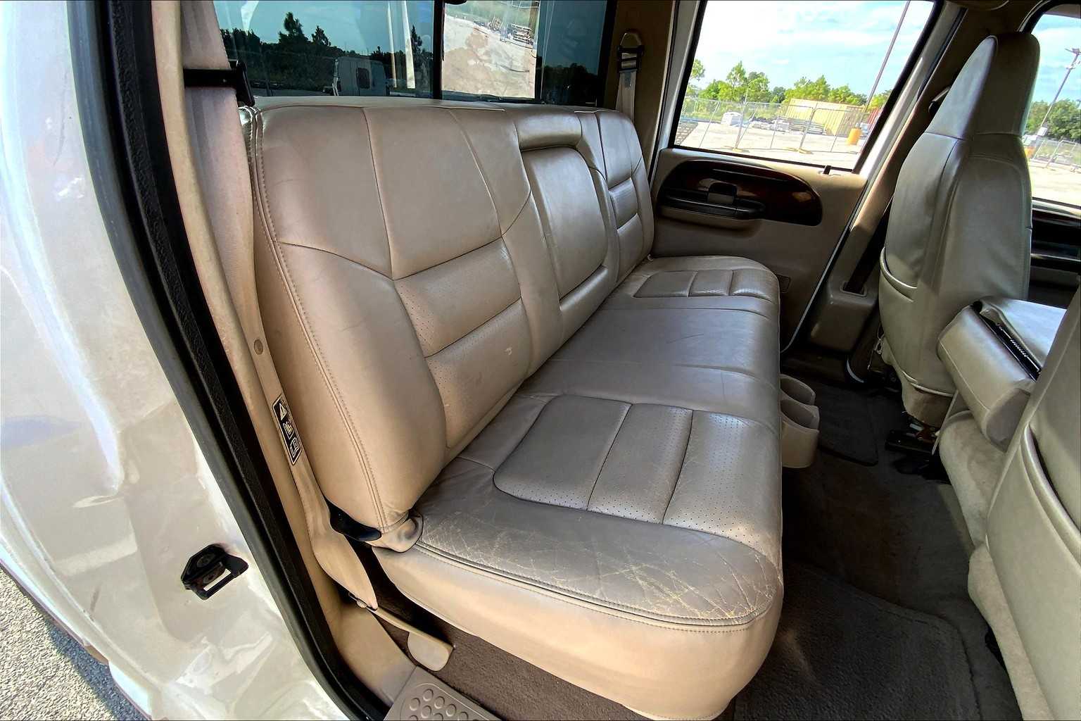 2001 Ford F-350 photo 17
