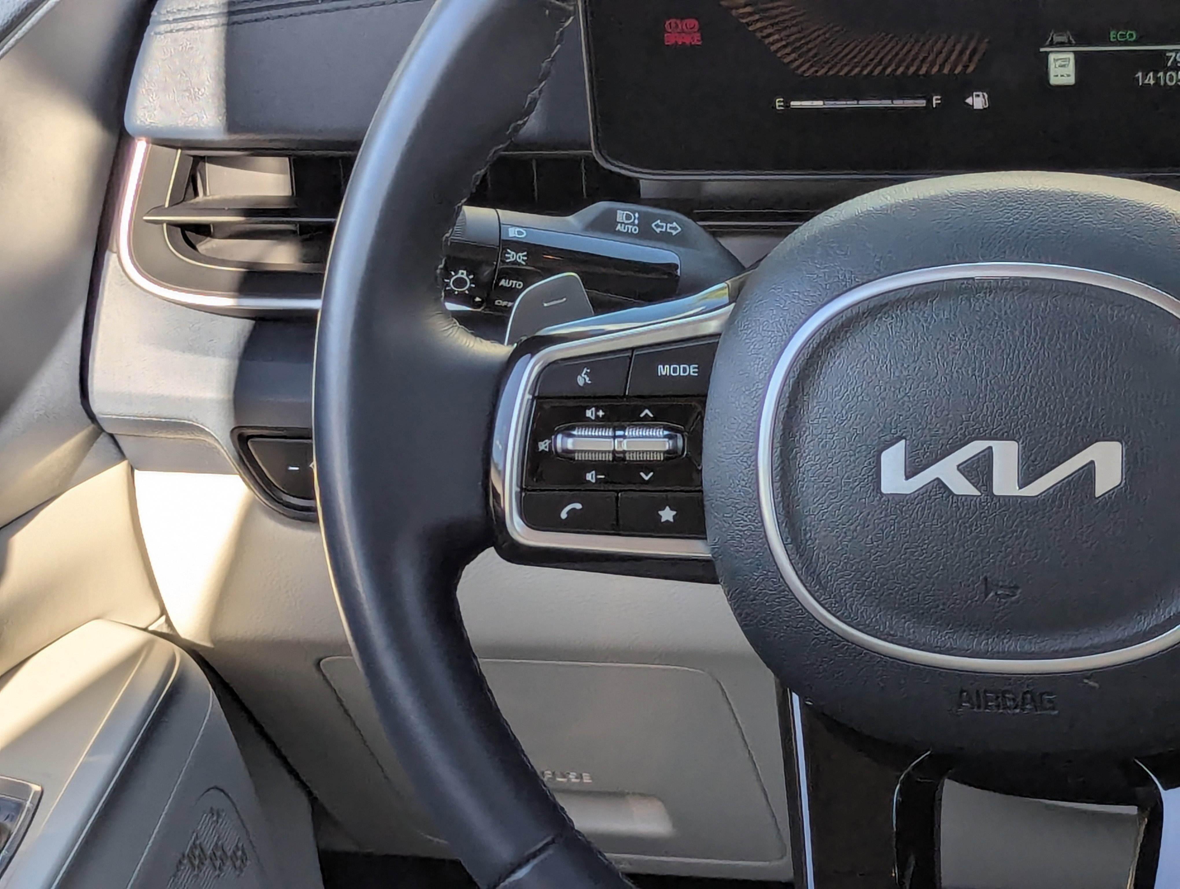 2025 Kia Carnival EX photo 5