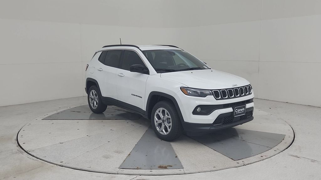2026 Jeep Compass Latitude photo 3