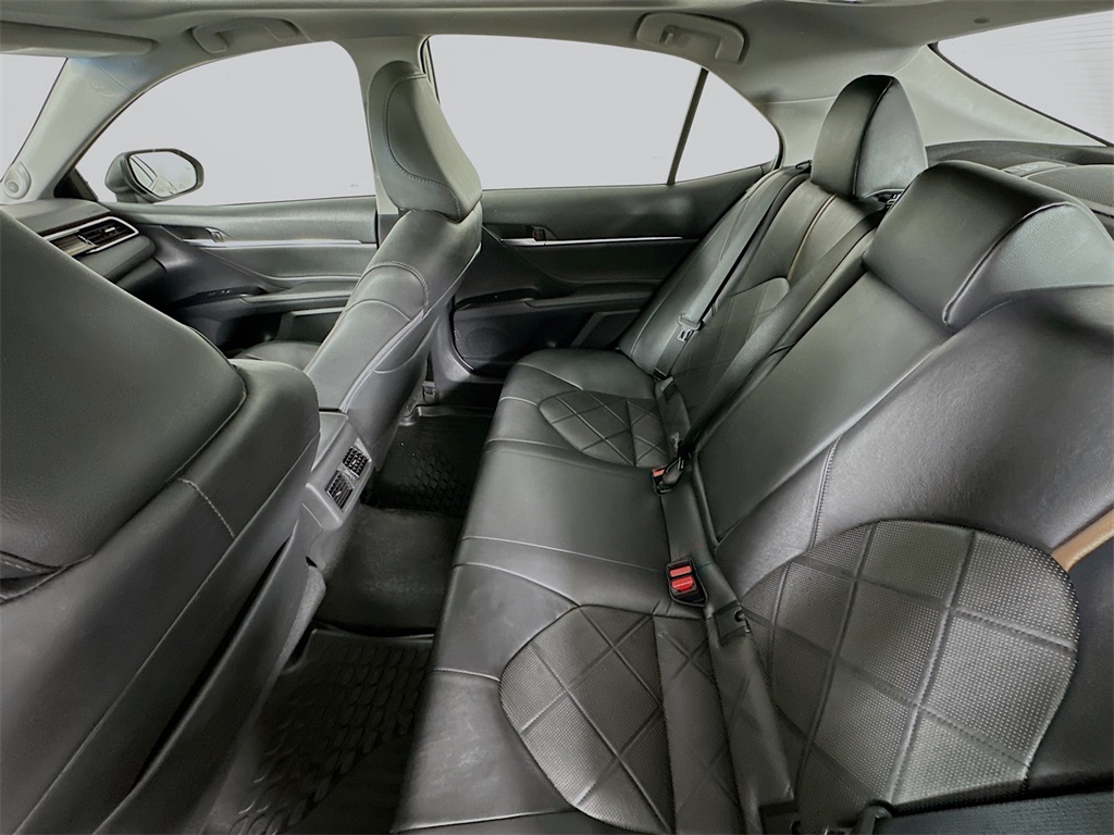 2018 Toyota Camry XLE photo 4