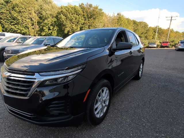 2023 Chevrolet Equinox LS photo 2