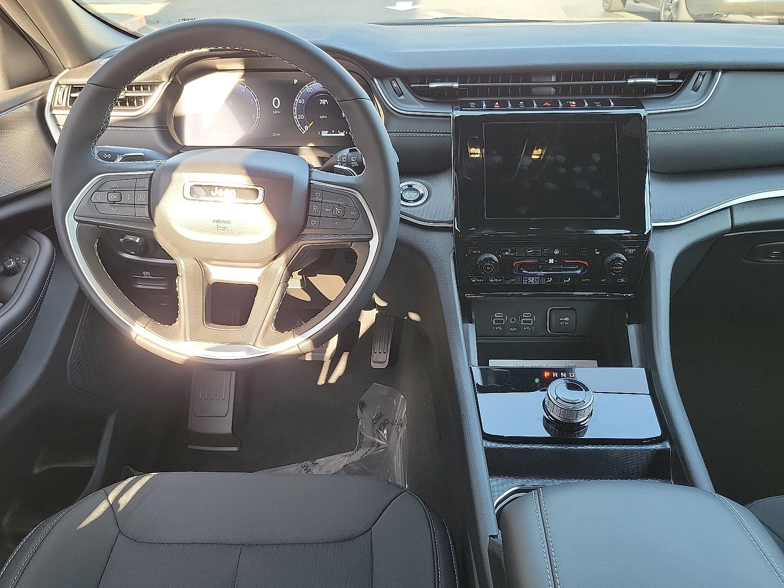 2025 Jeep Grand Cherokee Laredo X photo 4