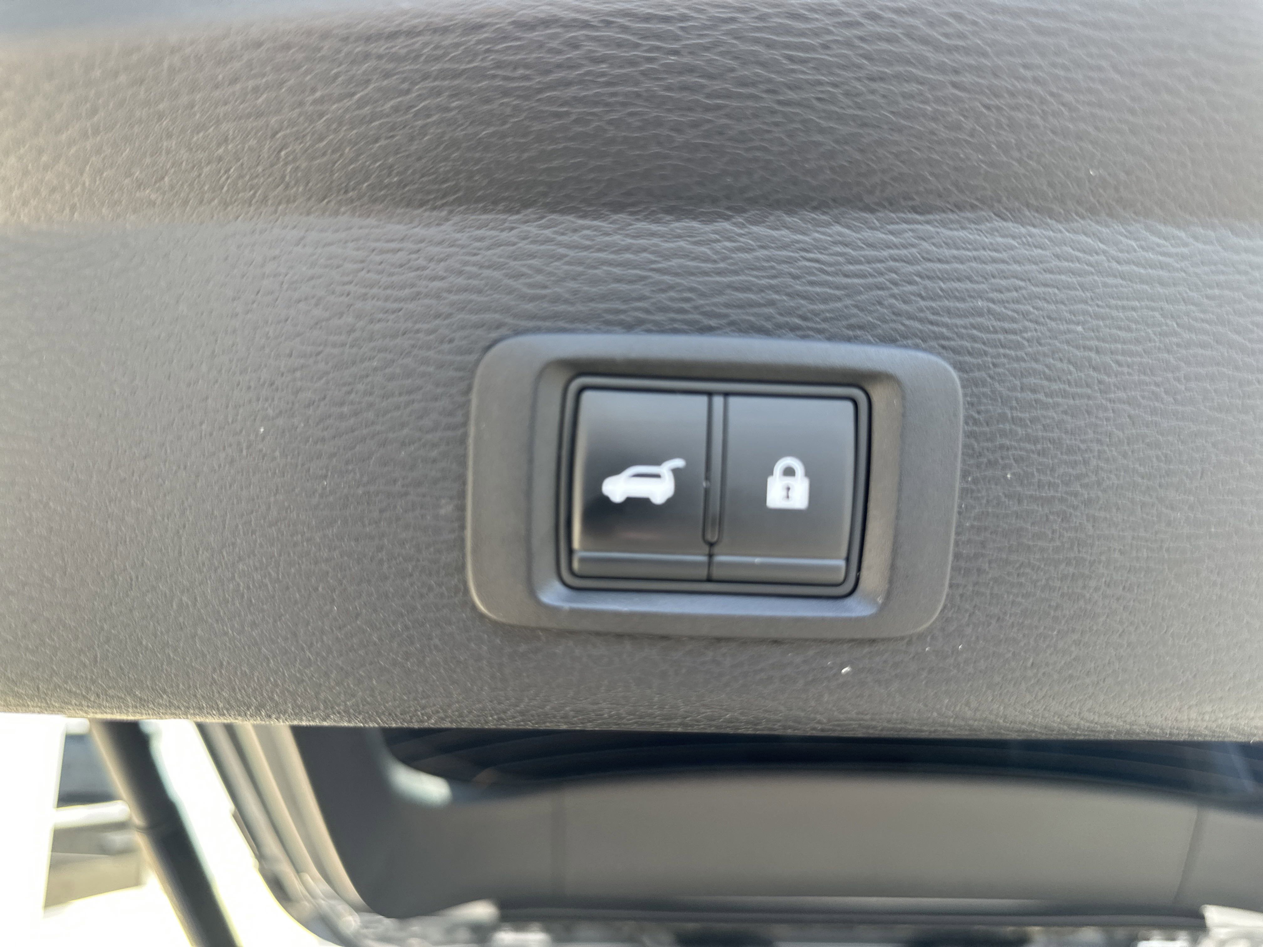 2022 Mitsubishi Outlander Black Edition photo 14