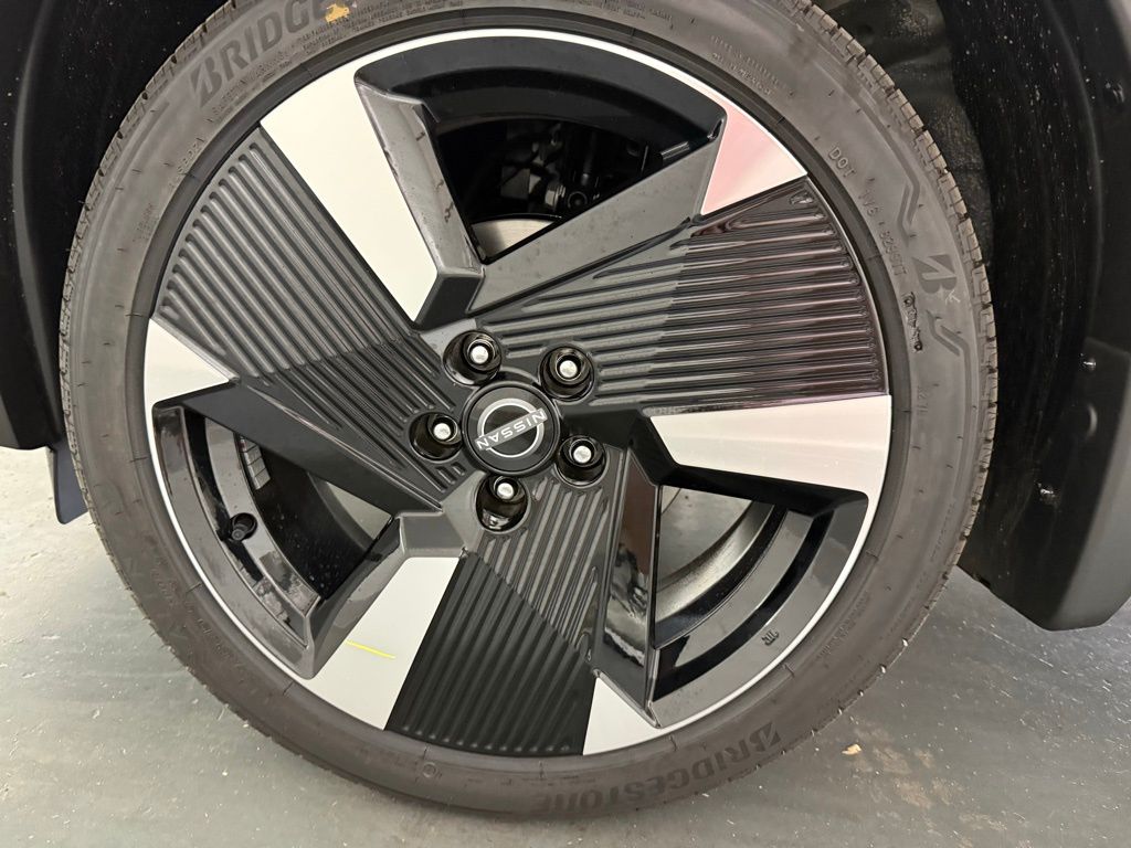 2026 Nissan Kicks SR photo 10
