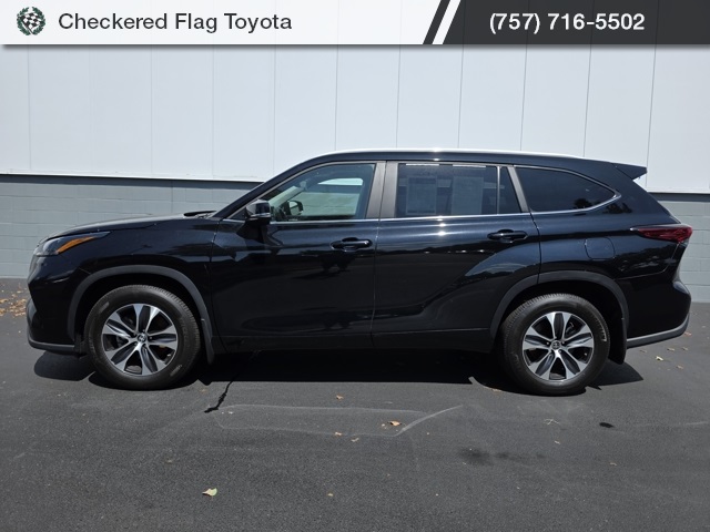 2023 Toyota Highlander XLE photo 3