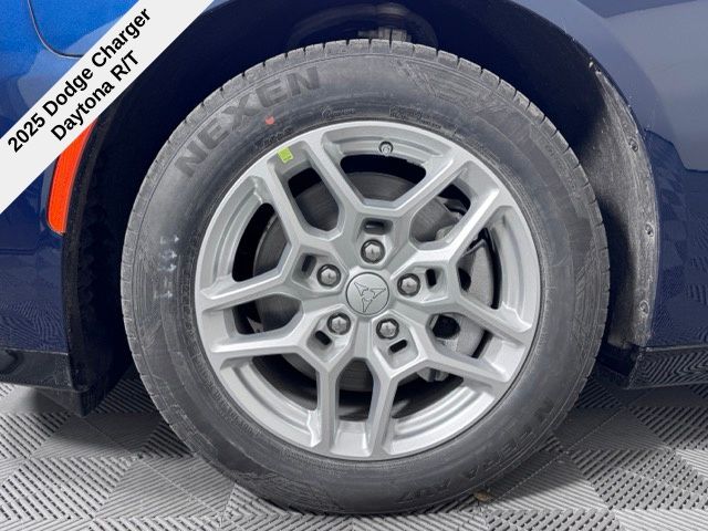 2025 Toyota RAV4 LE photo 14