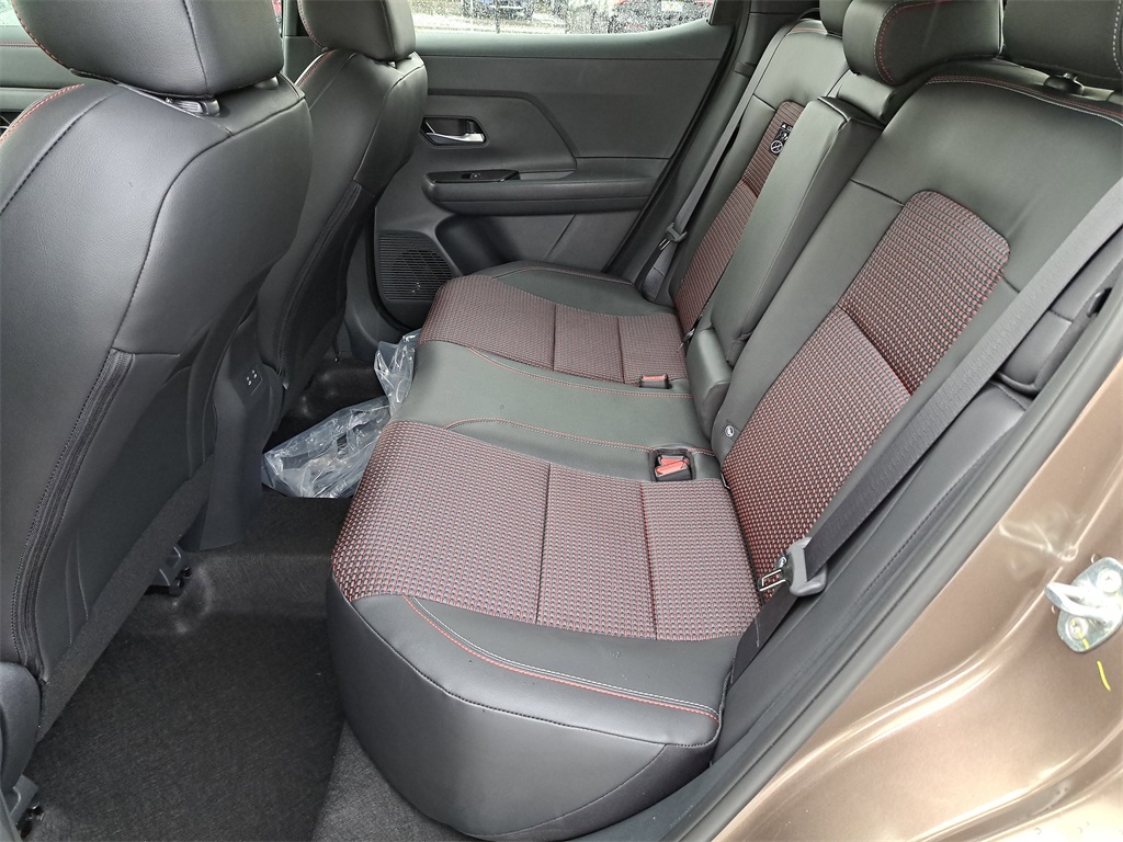 2026 Nissan Kicks SR photo 10