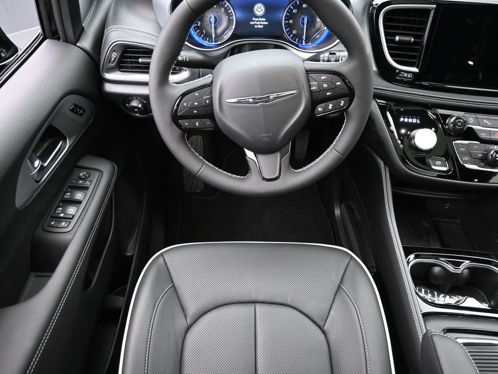 2026 Chrysler Pacifica Limited photo 8