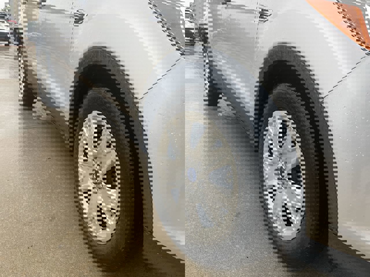 2016 Ford Escape S photo 2