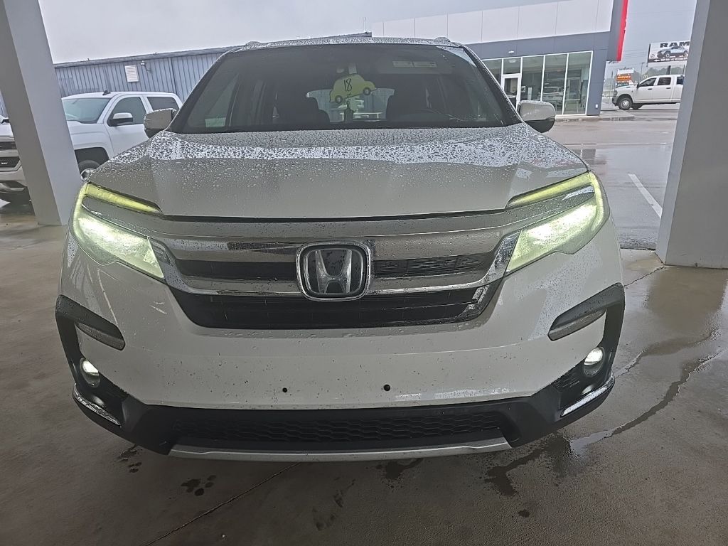 2020 Honda Pilot Touring photo 2