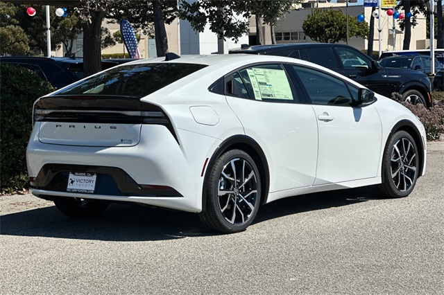 2026 Toyota Prius Plug-in Hybrid XSE photo 4