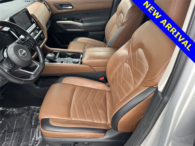 2023 Nissan Pathfinder Platinum photo 15