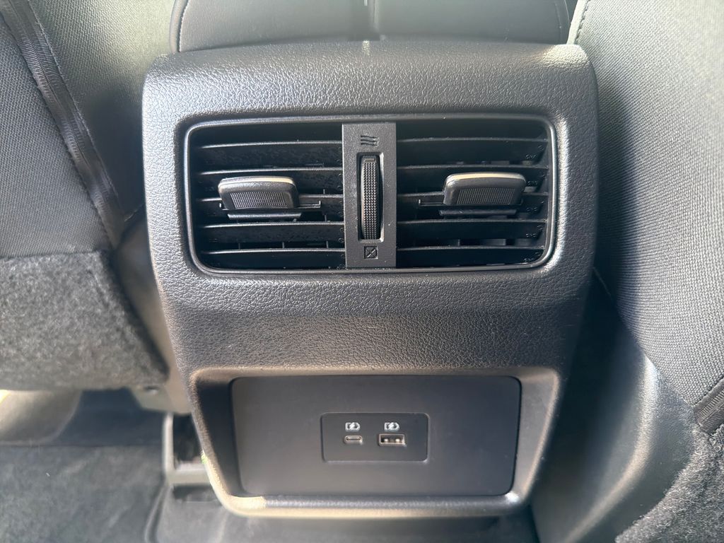 2021 Nissan Rogue SV photo 21