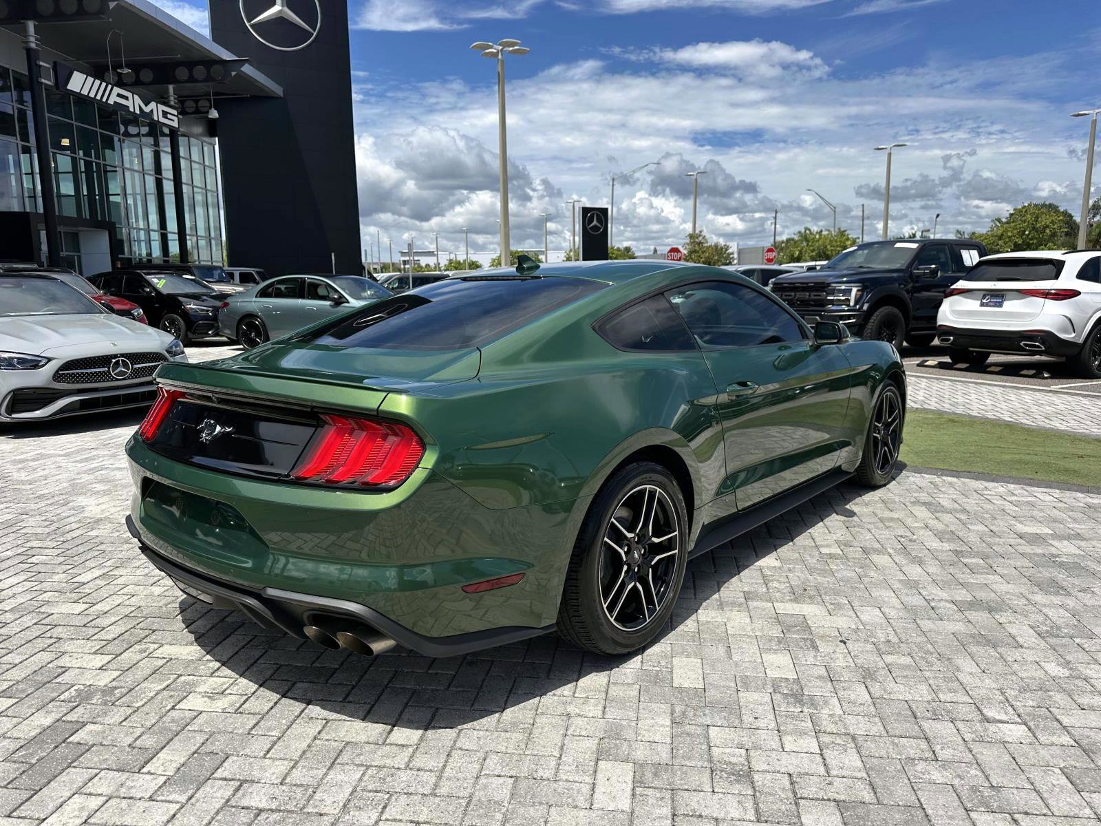 2022 Ford Mustang EcoBoost Premium photo 4