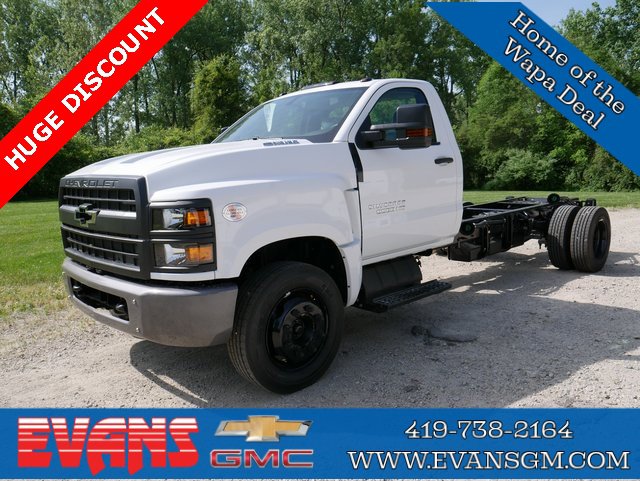 2024 Chevrolet Silverado 4500 Medium Duty Chassis Cab Work Truck's photo
