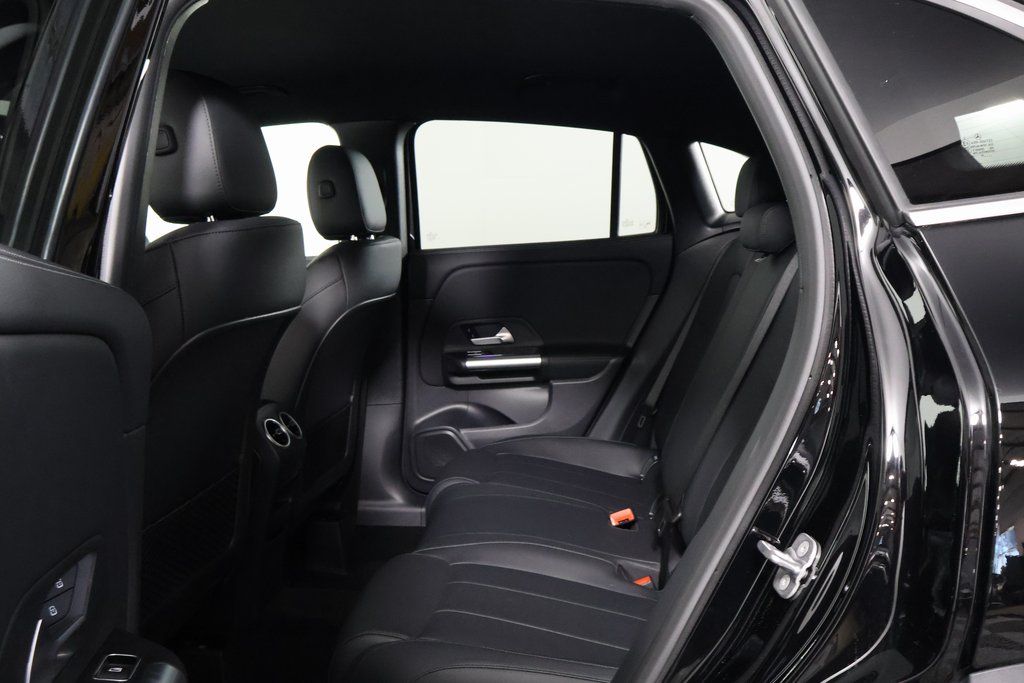 2025 Mercedes Benz GLA 250 photo 6