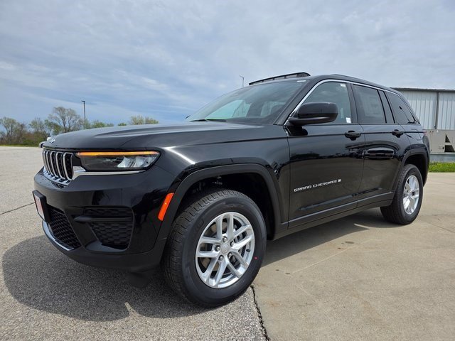 2025 Jeep Grand Cherokee Laredo X photo 3