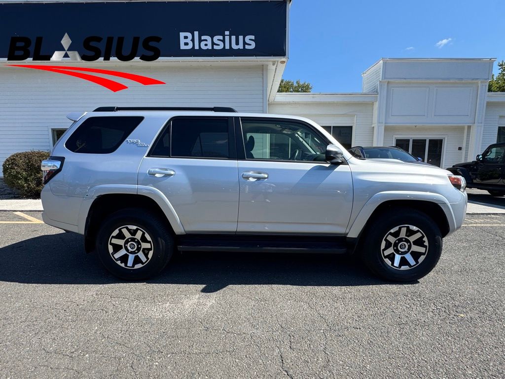 2024 Toyota 4Runner TRD Off-Road photo 2