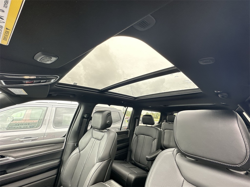 2024 Jeep Wagoneer Series III photo 22