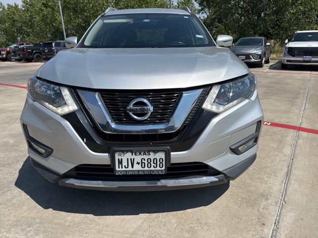 2017 Nissan Rogue SV photo 3