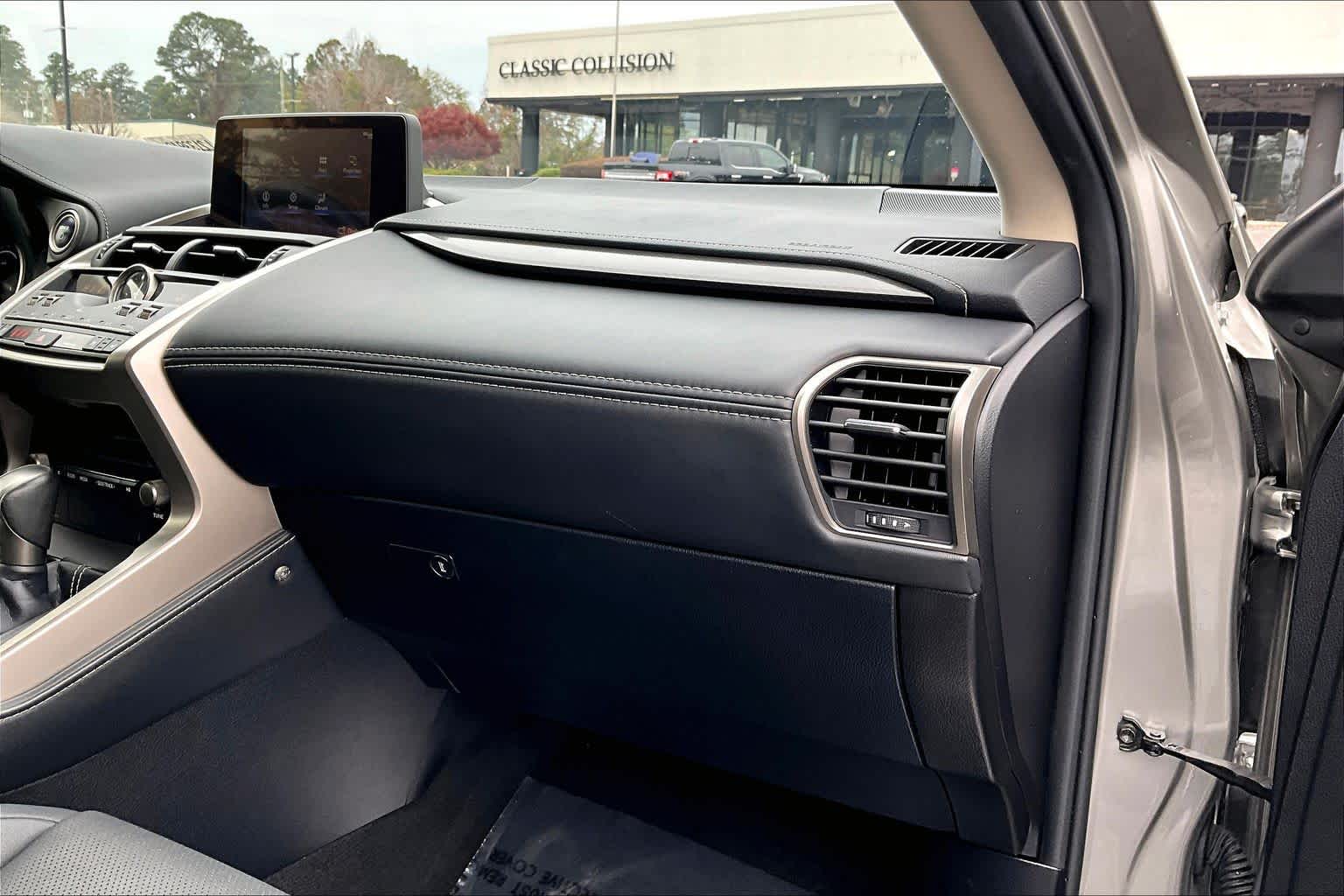 2020 Lexus NX Hybrid 300h - Photo 19