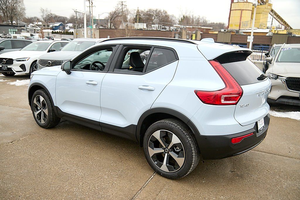 2026 VOLVO XC40 - Image 6