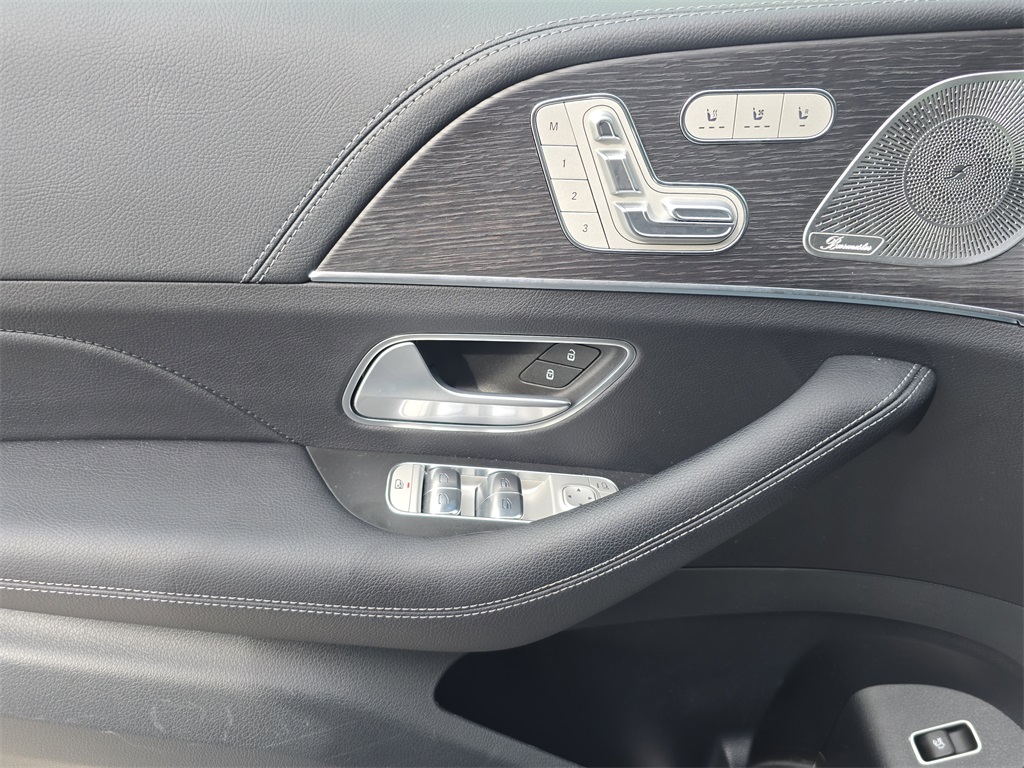 2025 Mercedes Benz GLS 450 4MATIC photo 17