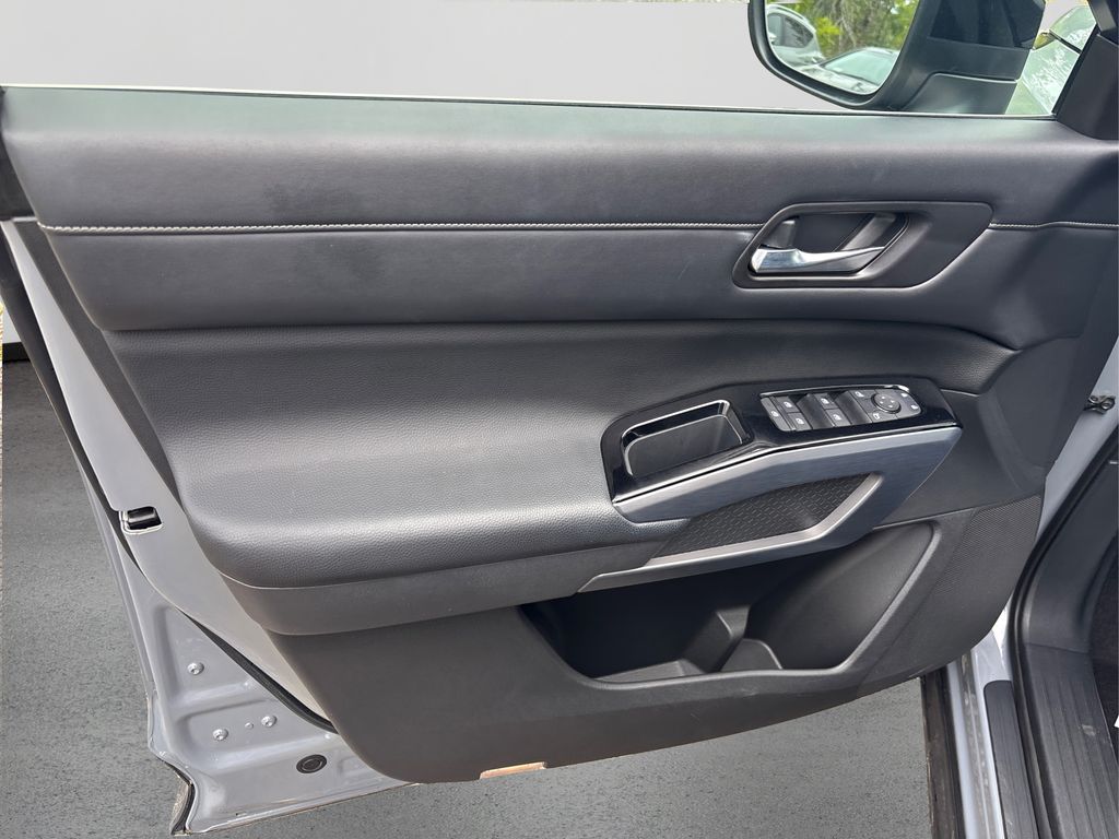 2022 Nissan Pathfinder SL photo 21