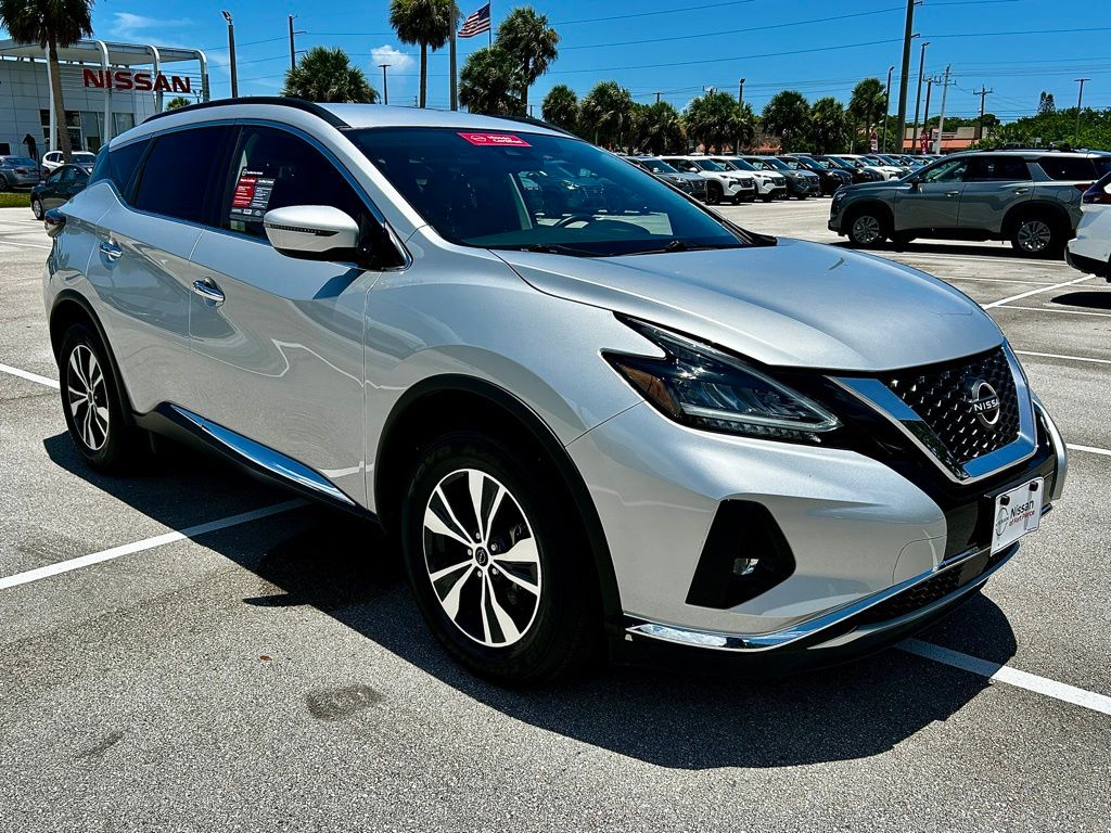2023 Nissan Murano SV photo 2