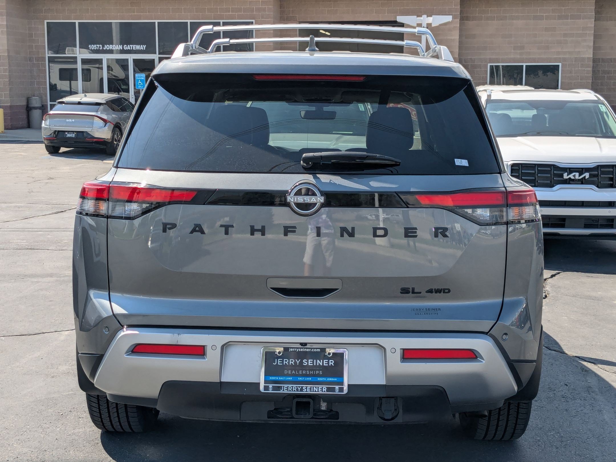 2023 Nissan Pathfinder SL photo 4