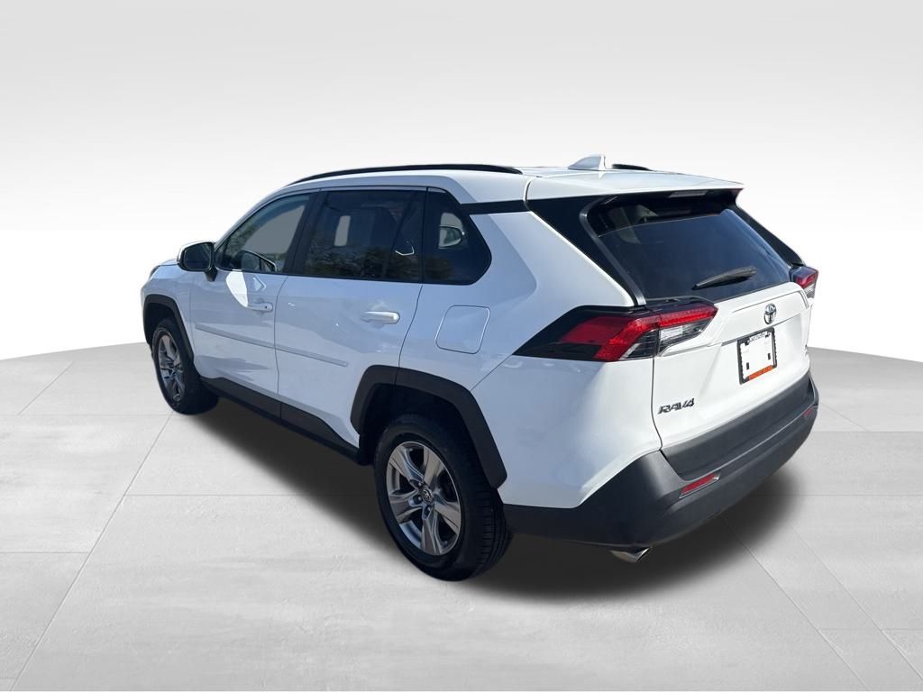 2023 Toyota RAV4 XLE photo 3