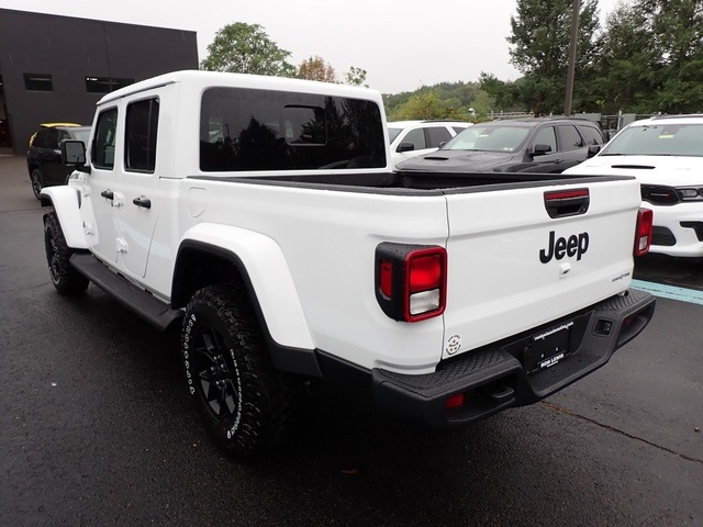 2025 Jeep Gladiator Sport photo 2