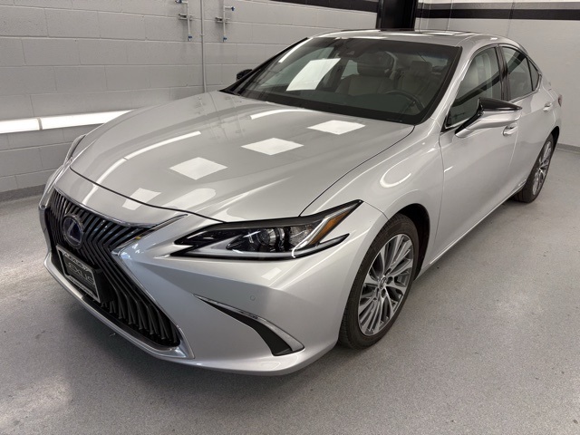 2019 Lexus ES Hybrid 300h's photo