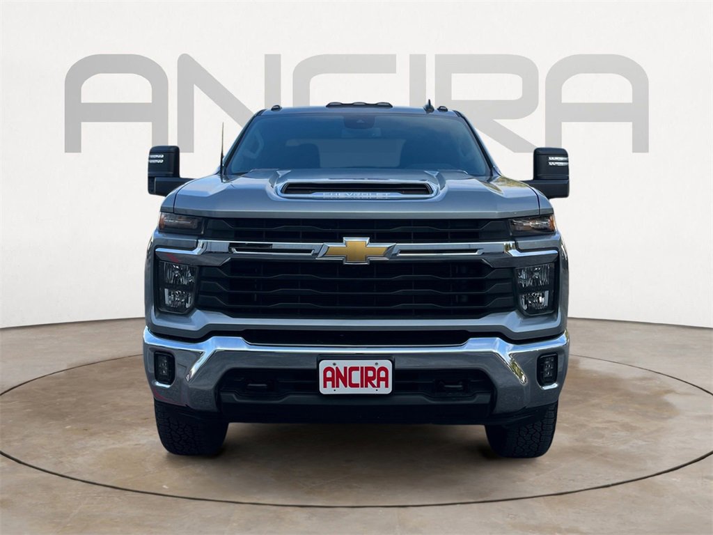 2024 Chevrolet Silverado LT photo 4