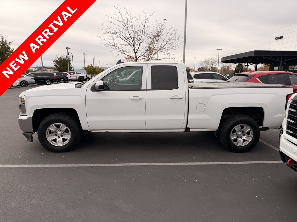 2018 Chevrolet Silverado 1500 LT photo 3