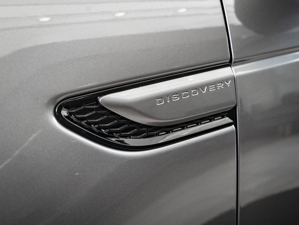 2025 Land Rover Discovery Sport S photo 9