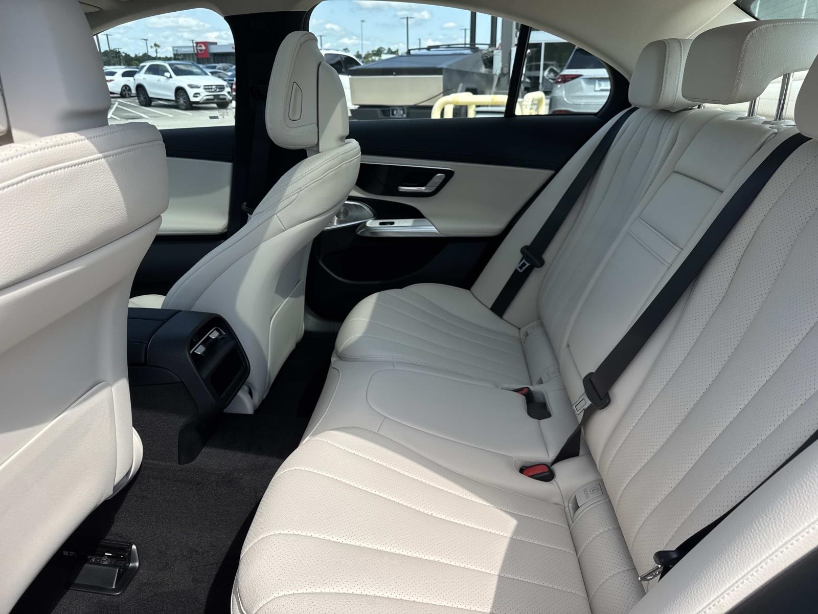 2026 Mercedes Benz E 4MATIC photo 7
