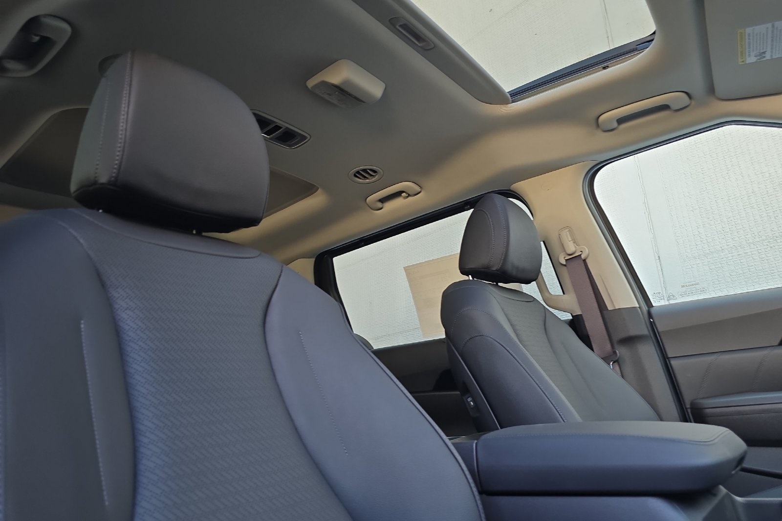 2026 Kia Carnival SX Prestige photo 11