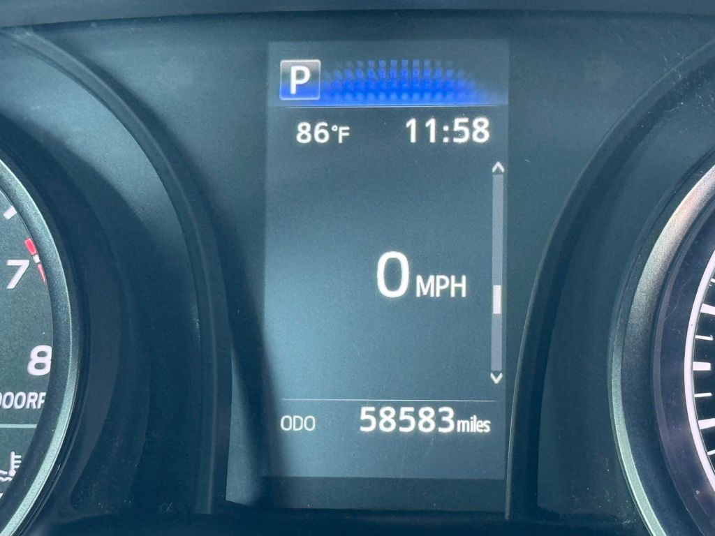 2023 Toyota Camry SE photo 3