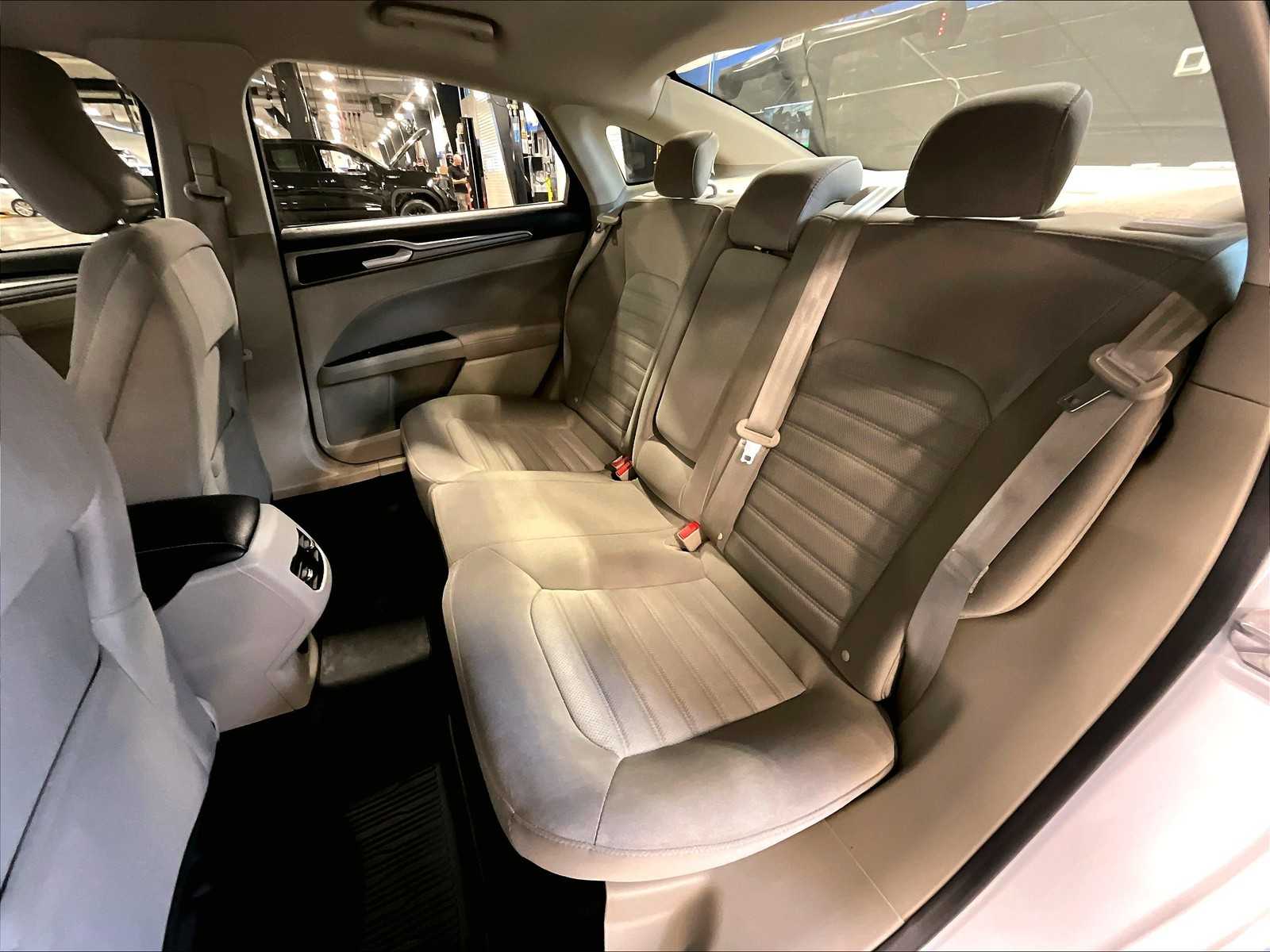 2019 Ford Fusion SE photo 15