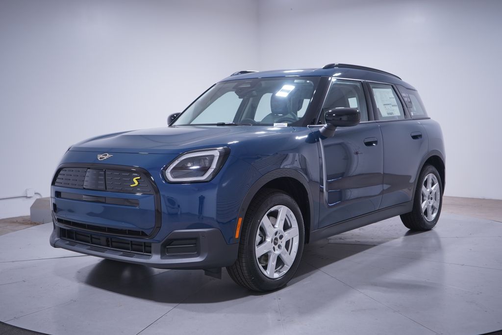 2025 MINI Countryman SE's photo