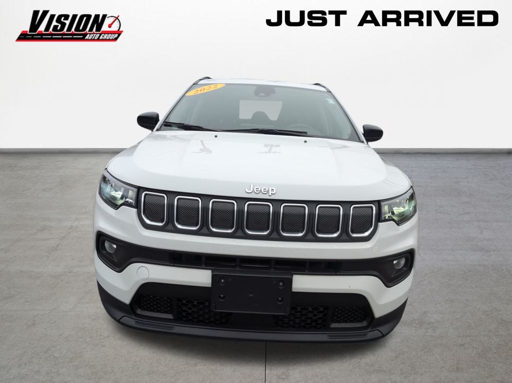2022 Jeep Compass Latitude photo 2