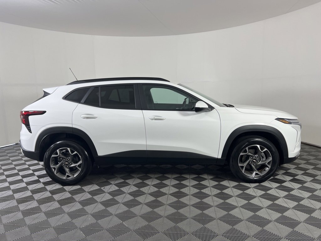 2025 Chevrolet Trax LT photo 20