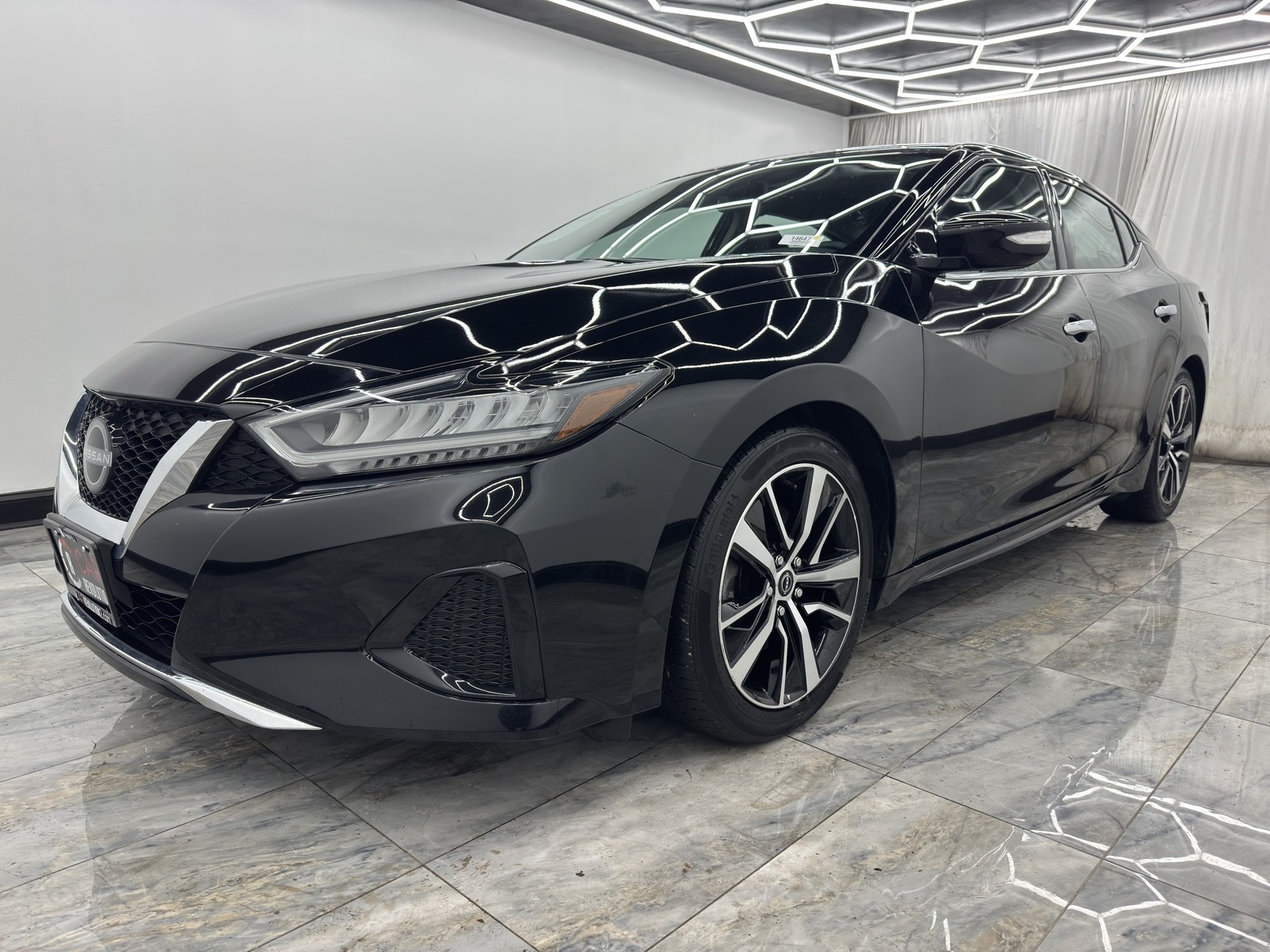 2023 Nissan Maxima SV photo 3